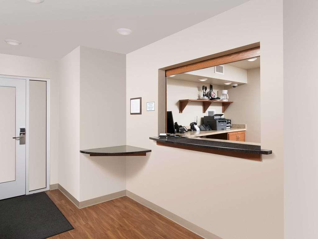 Extended Stay America Select Suites - Wichita - North Интерьер фото